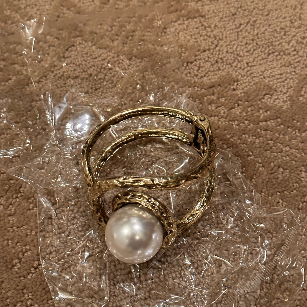 Large pearl gold colored bracelet